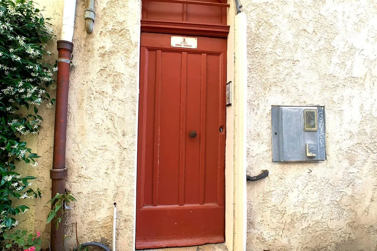 Renovated 2 Bedroom Duplex Apartment In The Center Of アンティーブ フランス